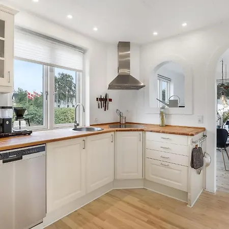 Stunning In Nex With Wifi And 5 Bedrooms Neksø