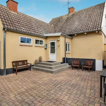 Prázdninový dům Stunning In Nex With Wifi And 5 Bedrooms Neksø