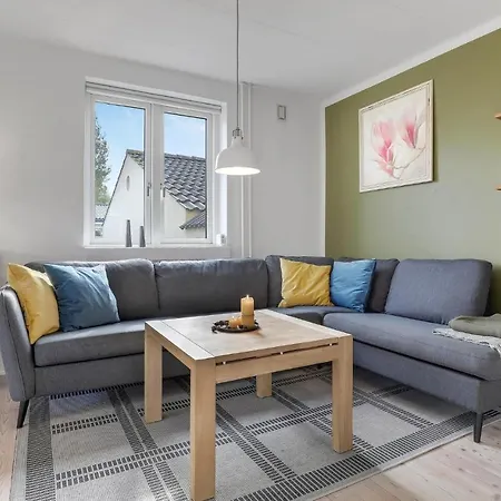 Stunning In Nex With Wifi And 5 Bedrooms * Neksø